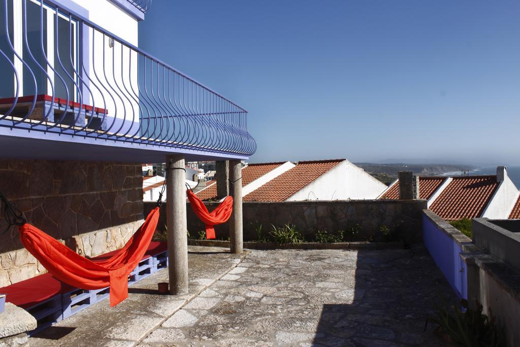 Chill In Ericeira Surf House Albergue Exterior foto